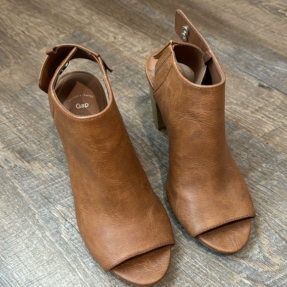 Gap cognac heeled bootie size 8 - Picture 2 of 4